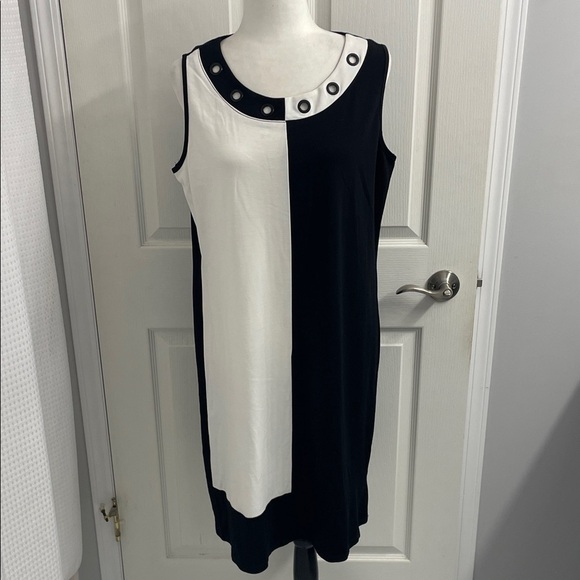 NWT ZOE Black & White Color Block Sleeveless Shift Dress Grommet Neck Size L - Picture 1 of 9